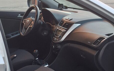 Hyundai Solaris II рестайлинг, 2013 год, 920 000 рублей, 14 фотография