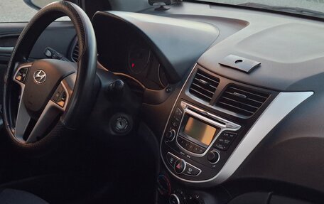 Hyundai Solaris II рестайлинг, 2013 год, 920 000 рублей, 16 фотография