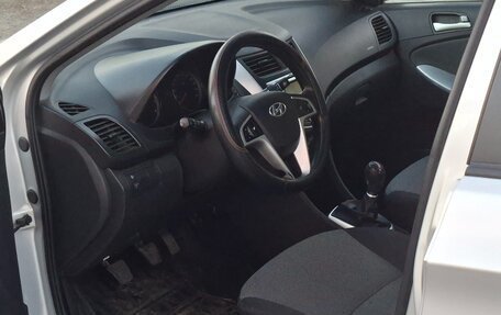 Hyundai Solaris II рестайлинг, 2013 год, 920 000 рублей, 25 фотография