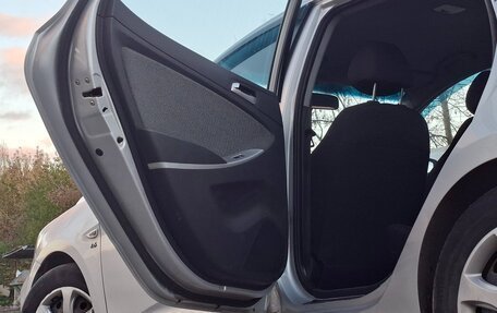 Hyundai Solaris II рестайлинг, 2013 год, 920 000 рублей, 23 фотография