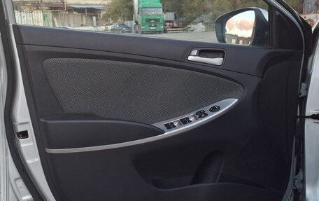 Hyundai Solaris II рестайлинг, 2013 год, 920 000 рублей, 26 фотография