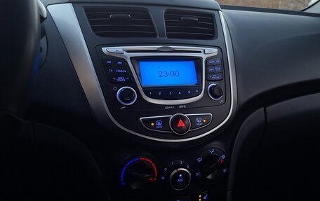 Hyundai Solaris II рестайлинг, 2013 год, 920 000 рублей, 36 фотография