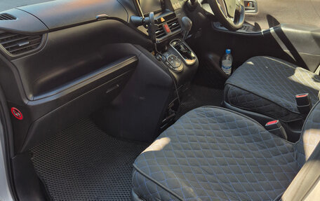 Toyota Noah III, 2015 год, 1 950 000 рублей, 11 фотография