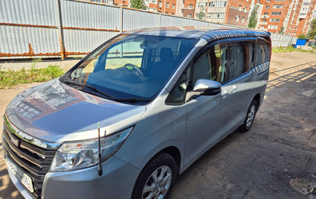 Toyota Noah III, 2015 год, 1 950 000 рублей, 8 фотография