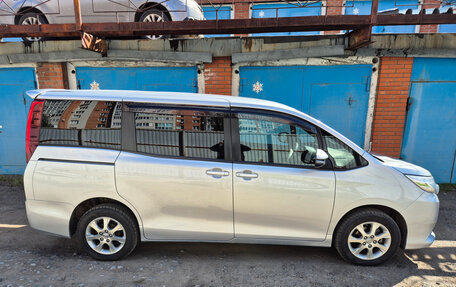 Toyota Noah III, 2015 год, 1 950 000 рублей, 4 фотография