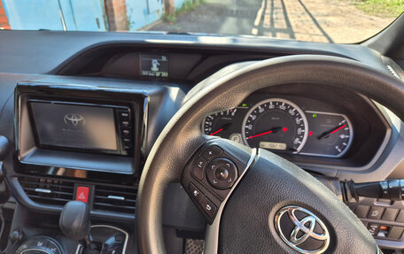 Toyota Noah III, 2015 год, 1 950 000 рублей, 7 фотография