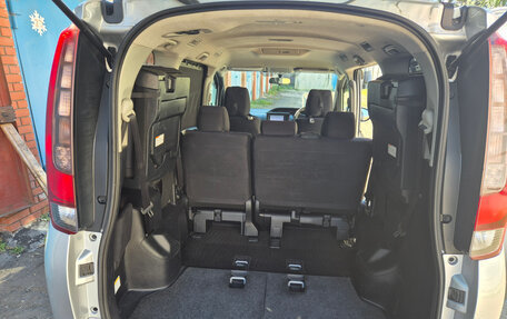 Toyota Noah III, 2015 год, 1 950 000 рублей, 16 фотография