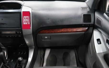 Toyota Land Cruiser Prado 120 рестайлинг, 2003 год, 1 749 000 рублей, 8 фотография