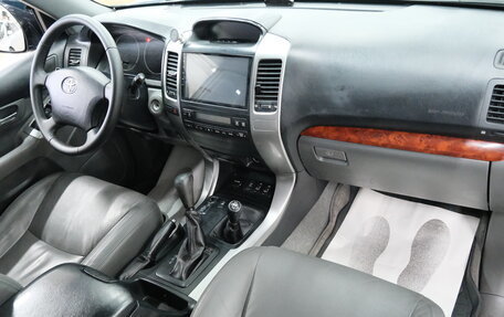 Toyota Land Cruiser Prado 120 рестайлинг, 2003 год, 1 749 000 рублей, 25 фотография