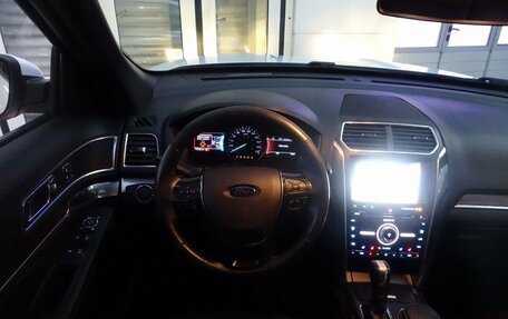 Ford Explorer VI, 2018 год, 2 590 000 рублей, 11 фотография