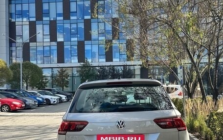 Volkswagen Tiguan II, 2019 год, 2 500 000 рублей, 4 фотография