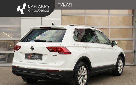 Volkswagen Tiguan II, 2021 год, 2 799 000 рублей, 2 фотография