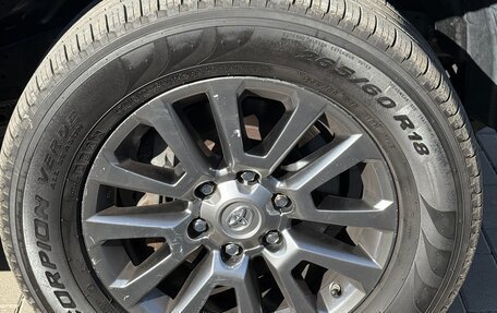 Toyota Land Cruiser Prado 150 рестайлинг 2, 2018 год, 3 980 000 рублей, 11 фотография