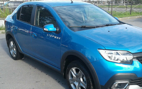 Renault Logan II, 2018 год, 1 280 000 рублей, 2 фотография