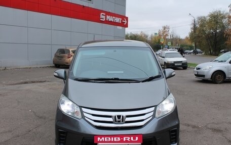Honda Freed I, 2012 год, 1 075 000 рублей, 2 фотография