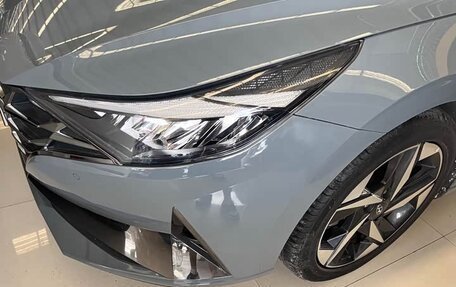 Hyundai Elantra, 2023 год, 1 560 000 рублей, 14 фотография