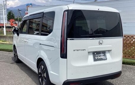 Honda Stepwgn, 2022 год, 2 080 000 рублей, 7 фотография