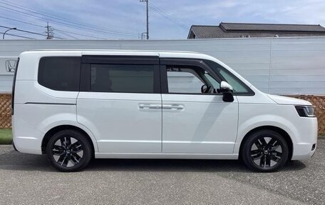 Honda Stepwgn, 2022 год, 2 080 000 рублей, 4 фотография