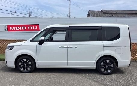 Honda Stepwgn, 2022 год, 2 080 000 рублей, 8 фотография