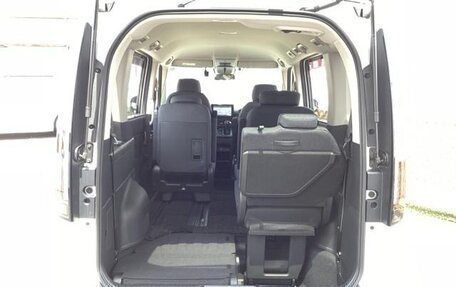 Honda Stepwgn, 2022 год, 2 080 000 рублей, 27 фотография