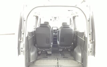 Honda Stepwgn, 2022 год, 2 080 000 рублей, 28 фотография