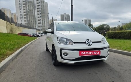 Volkswagen up! I рестайлинг, 2018 год, 1 250 000 рублей, 3 фотография