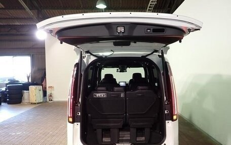 Honda Stepwgn, 2022 год, 2 055 000 рублей, 5 фотография