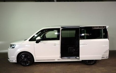 Honda Stepwgn, 2022 год, 2 055 000 рублей, 4 фотография