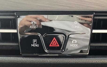 Volkswagen Golf VIII, 2021 год, 1 600 000 рублей, 11 фотография