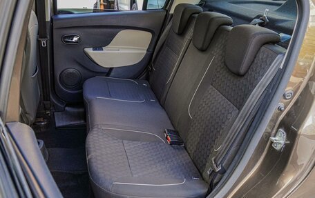 Renault Logan II, 2018 год, 995 000 рублей, 9 фотография