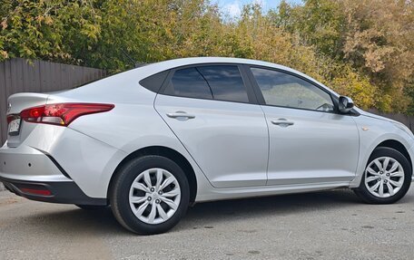Hyundai Solaris II рестайлинг, 2022 год, 1 300 000 рублей, 4 фотография
