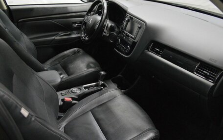 Mitsubishi Outlander III рестайлинг 3, 2015 год, 1 534 000 рублей, 13 фотография