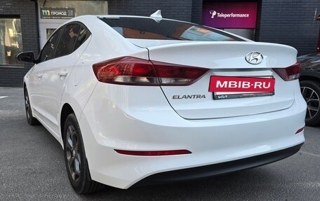 Hyundai Elantra VI рестайлинг, 2018 год, 1 500 000 рублей, 8 фотография