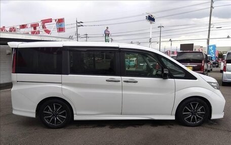 Honda Stepwgn IV, 2017 год, 1 450 000 рублей, 7 фотография