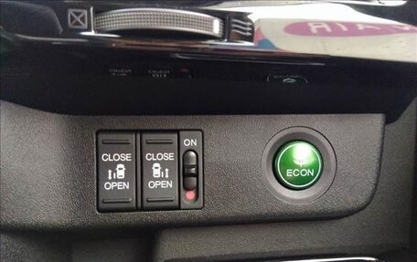 Honda Stepwgn IV, 2017 год, 1 450 000 рублей, 14 фотография