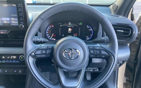 Toyota Yaris Cross, 2022 год, 1 590 000 рублей, 13 фотография