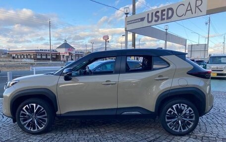 Toyota Yaris Cross, 2022 год, 1 590 000 рублей, 6 фотография