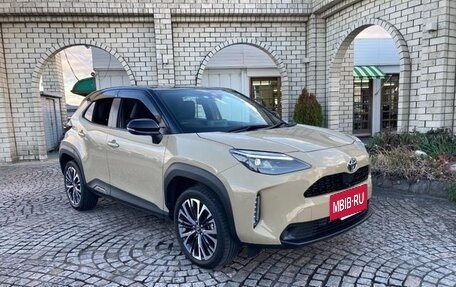 Toyota Yaris Cross, 2022 год, 1 590 000 рублей, 2 фотография