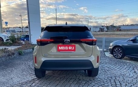 Toyota Yaris Cross, 2022 год, 1 590 000 рублей, 4 фотография