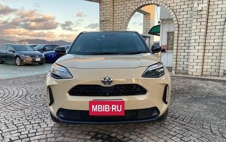 Toyota Yaris Cross, 2022 год, 1 590 000 рублей, 3 фотография