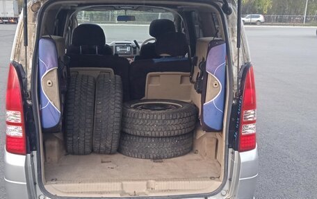 Nissan Serena II, 2005 год, 645 000 рублей, 11 фотография
