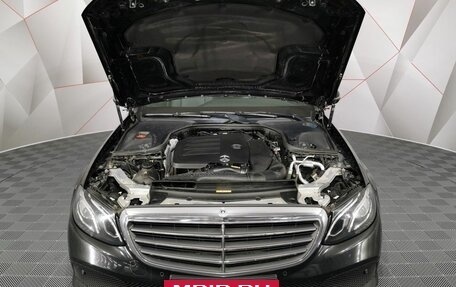 Mercedes-Benz E-Класс, 2019 год, 2 995 000 рублей, 19 фотография