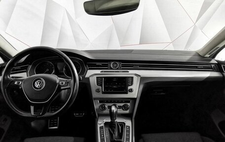 Volkswagen Passat B8 рестайлинг, 2017 год, 1 735 000 рублей, 14 фотография