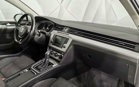 Volkswagen Passat B8 рестайлинг, 2017 год, 1 735 000 рублей, 13 фотография