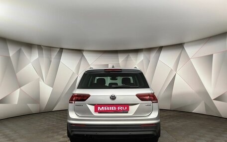 Volkswagen Tiguan II, 2018 год, 2 695 000 рублей, 8 фотография