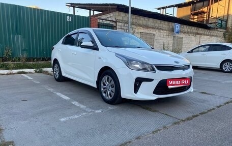 KIA Rio IV, 2018 год, 950 000 рублей, 1 фотография