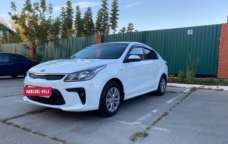 KIA Rio IV, 2018 год, 950 000 рублей, 3 фотография