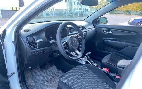 KIA Rio IV, 2018 год, 950 000 рублей, 10 фотография