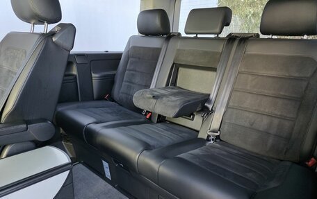 Volkswagen Multivan T6 рестайлинг, 2019 год, 4 900 000 рублей, 11 фотография
