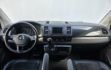 Volkswagen Multivan T6 рестайлинг, 2019 год, 4 900 000 рублей, 12 фотография